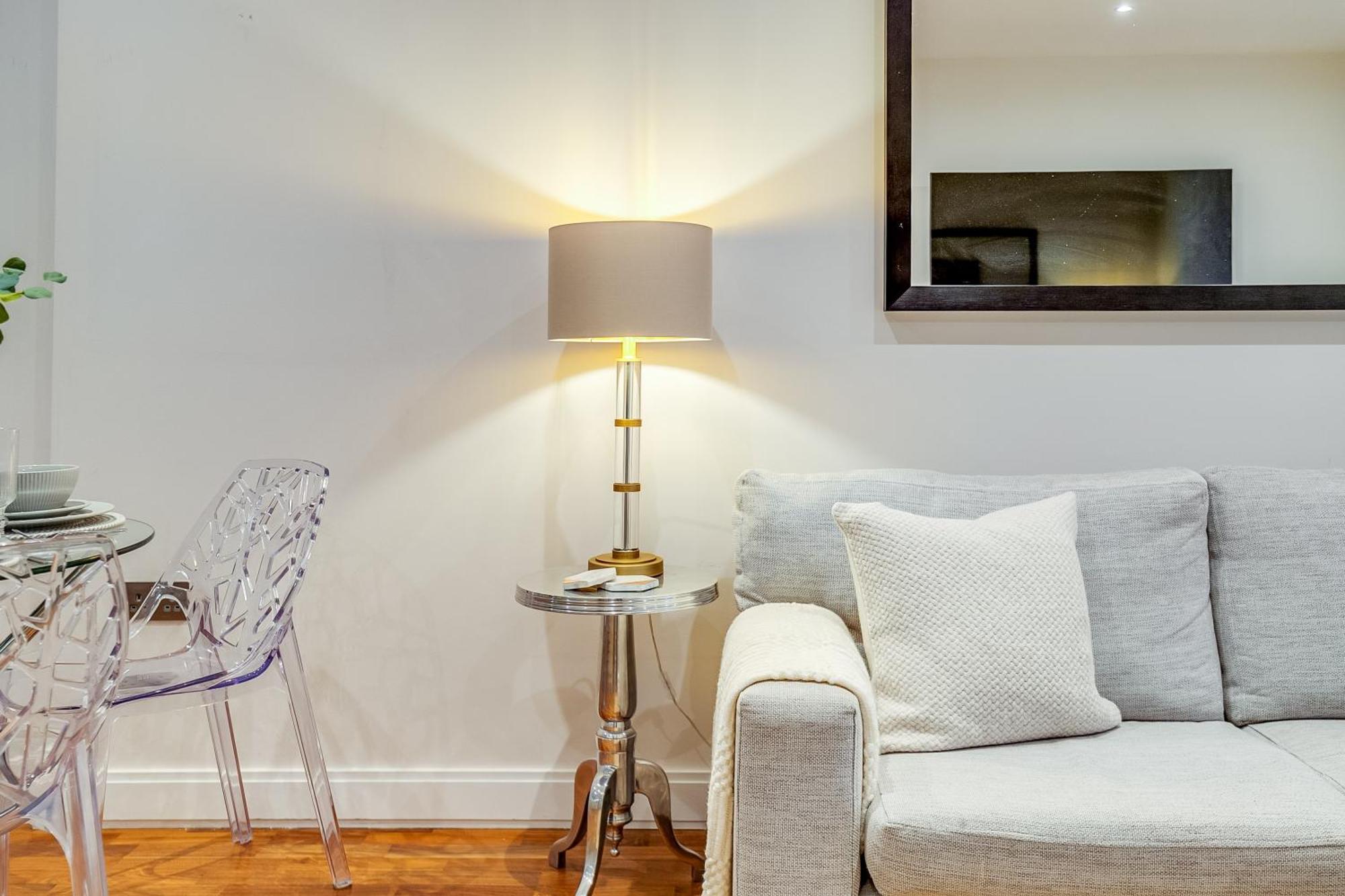Chic 2br Haven Nestled In Vibrant Battersea *
