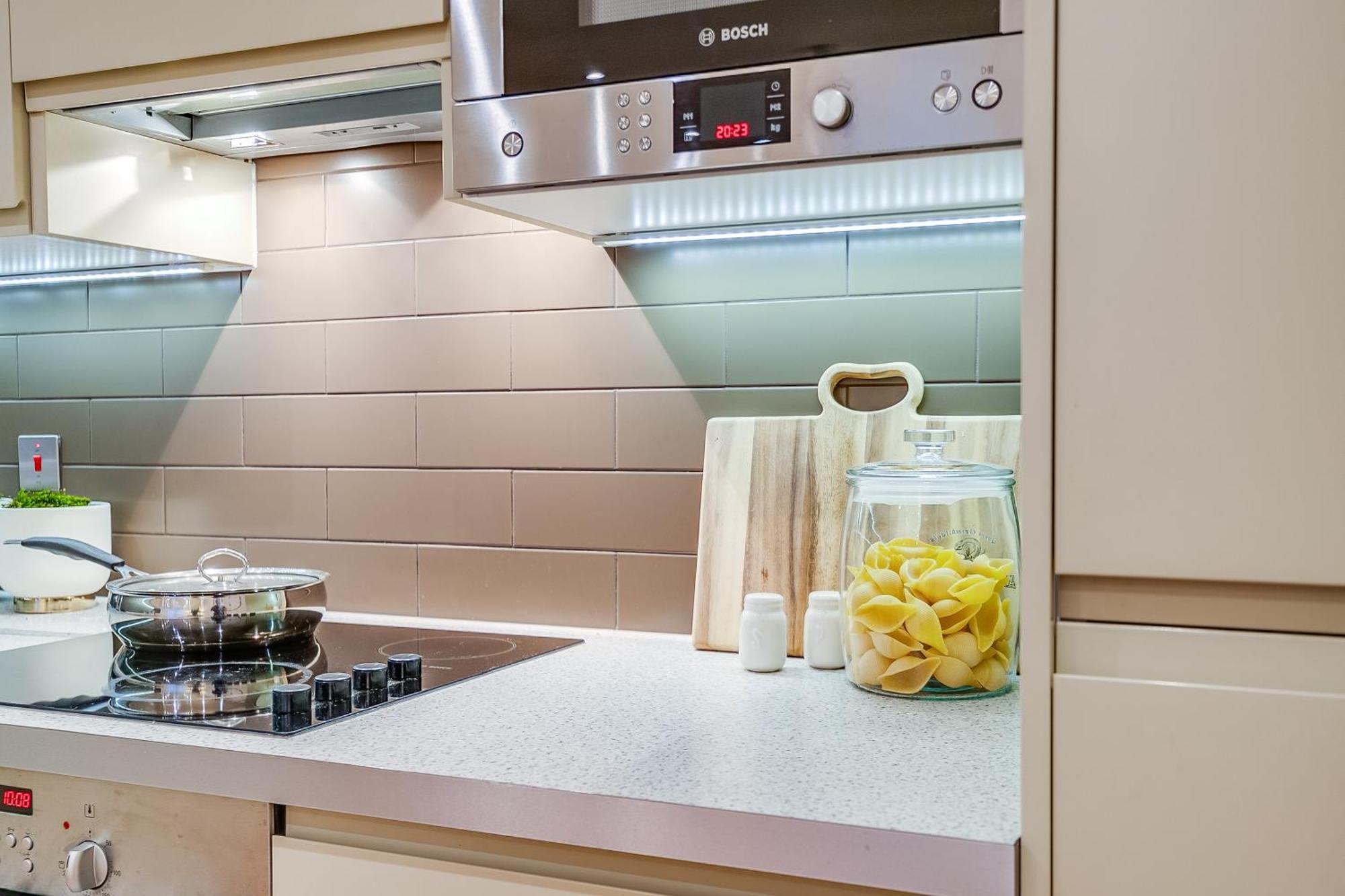 Chic 2br Haven Nestled In Vibrant Battersea Apartment *