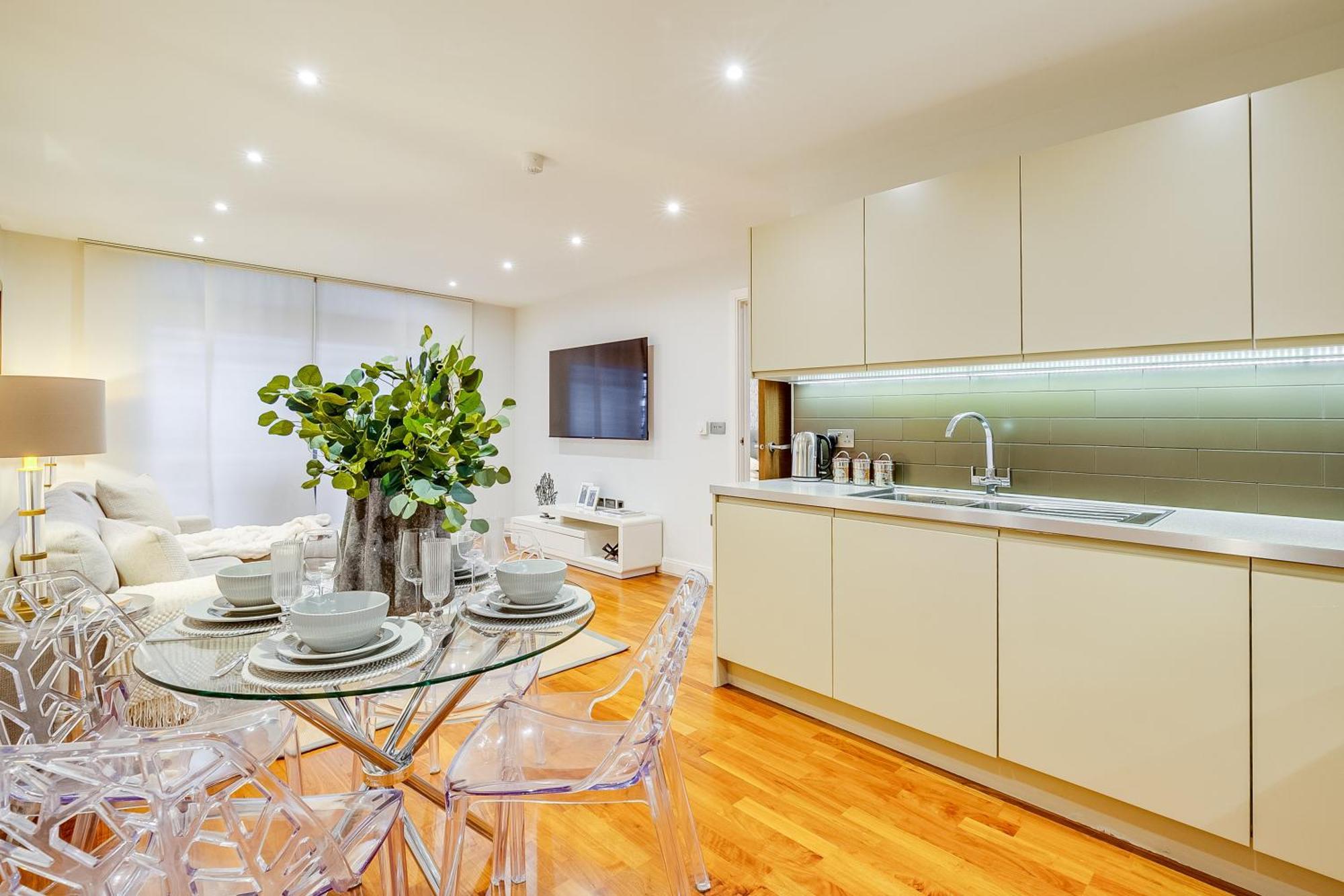 Chic 2br Haven Nestled In Vibrant Battersea *